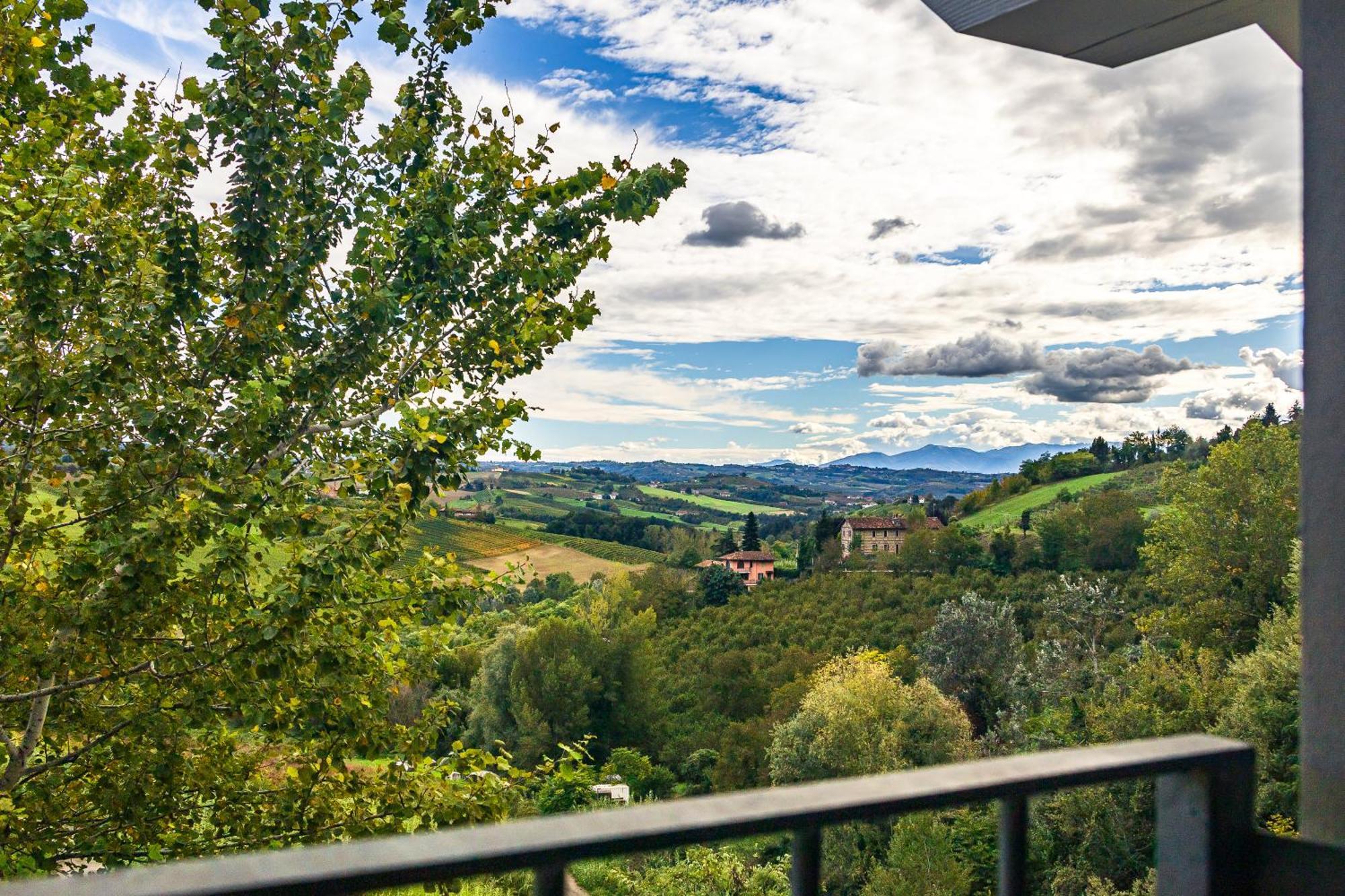 Hotel Charming Barolo Wine Loft à Monforte dʼAlba Extérieur photo