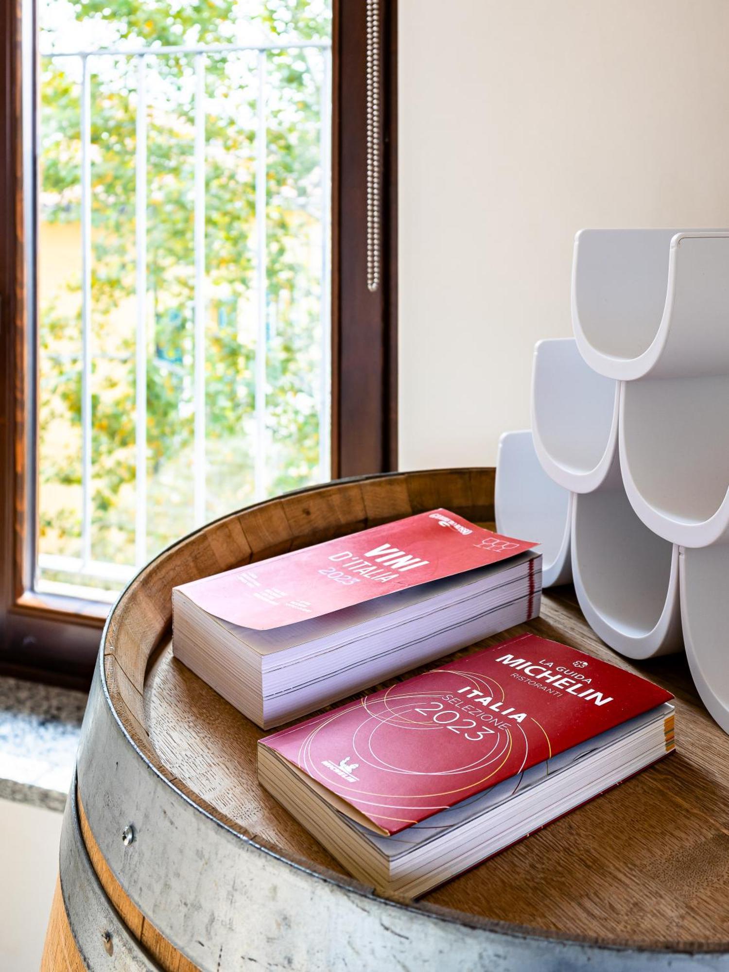 Hotel Charming Barolo Wine Loft à Monforte dʼAlba Extérieur photo